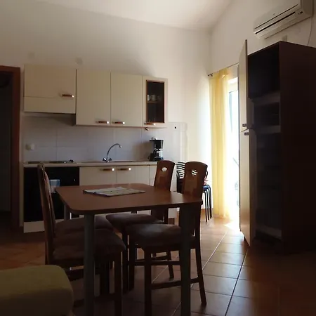 Apartment House Nono Povljana Room photo