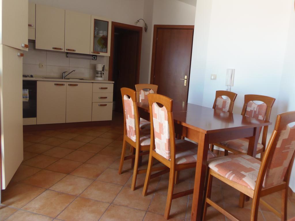 Apartment House Nono Povljana