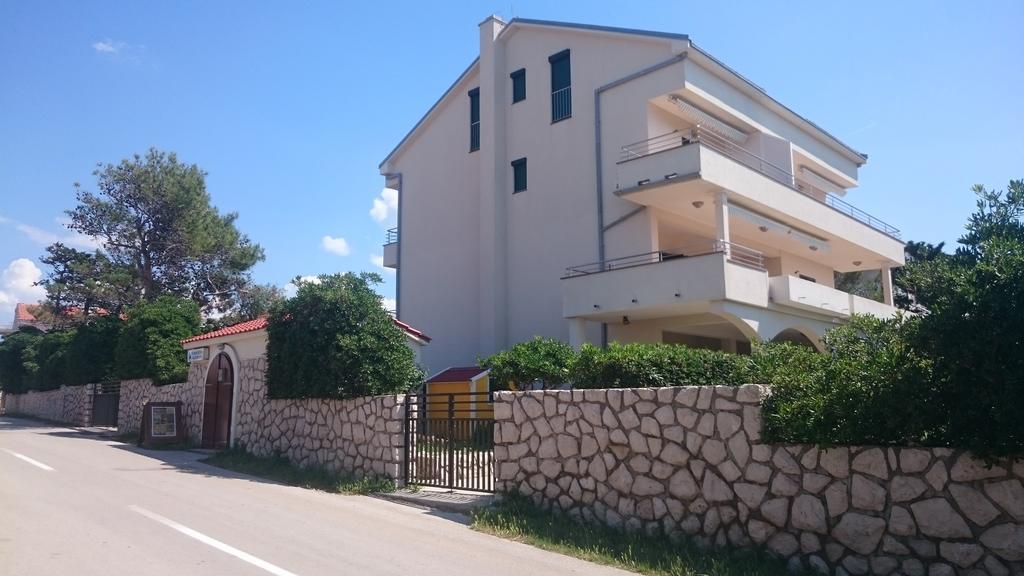 Apartment House Nono Povljana